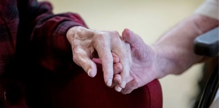 2050 könnten rund 153 Millionen Menschen mit Demenz leben. Zurückzuführen sei das vor allem auf Wachstum und Alterung der Bevölkerung.