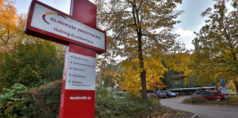 Für das Hellmig-Krankenhaus gelten ab Montag Einschränkungen für Besucher. Patienten sollen vor Omikron geschützt werden.
