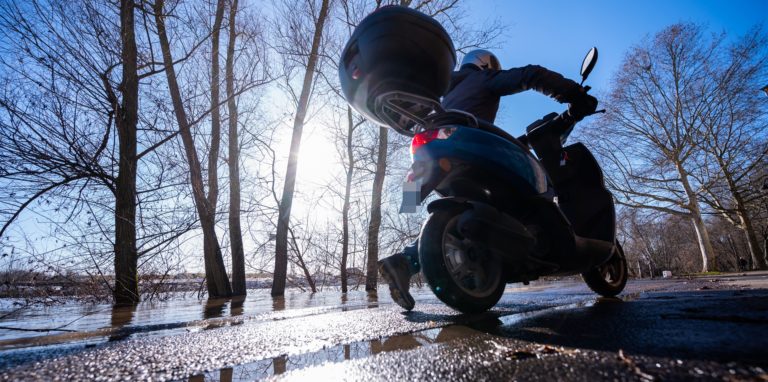 Motorroller werden häufig zum Ziel von Dieben. (Symbolbild)