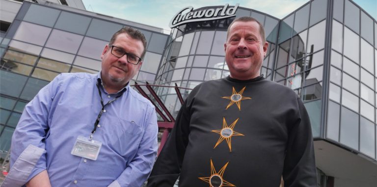 Die beiden Kinofest-Veranstalter Lutz Nennmann (l.) und Meinolf Thies vor der Cineworld – sie planen, für das 32. Kinofest im November das Kino komplett zum Festival-Haus zu machen.