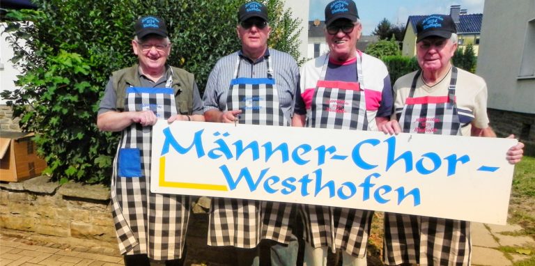 Rolf Bräunig vom Männerchor Westhofen lädt zum Waffelessen auf den Wochenmarkt Westhofen.