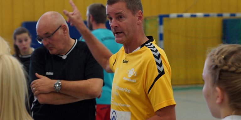 KSV-Coach Kai Harbach (r.) und sein Co Helmut Fahn (l.) werden die erste Mannschaft des Königsborner SV nicht mehr gemeinsam betreuen.