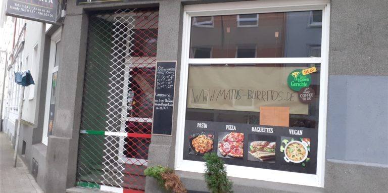 Noch hängen in der Amalienstraße 8, direkt beim Bergmann Kiosk, die Schilder des italienischen Restaurants „Bella Ciao“. Bald verkauft dort „Matus Buritos“ kalifornische Spezialitäten.
