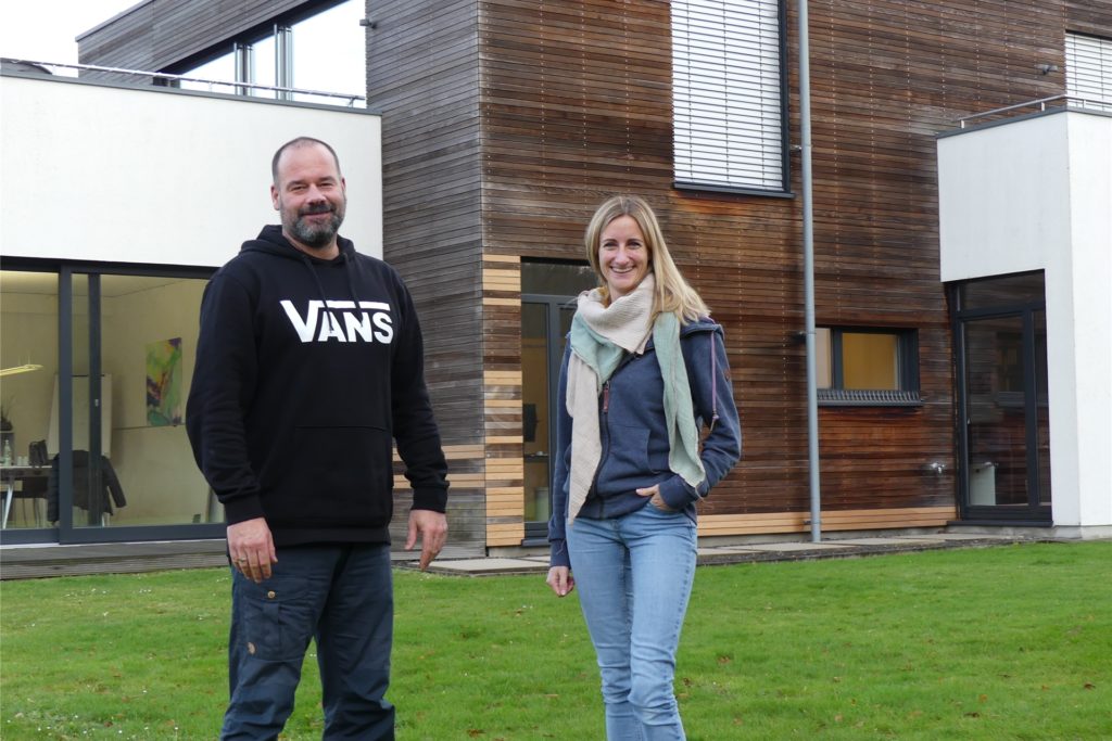 Janna Schepers mit Mirco Kümper. Er ist Geschäftsführer und pädagogischer Leiter bei Caring ISP. Janna Schepers mit Mirco Kümper. Er ist Geschäftsführer und pädagogischer Leiter bei Caring ISP.