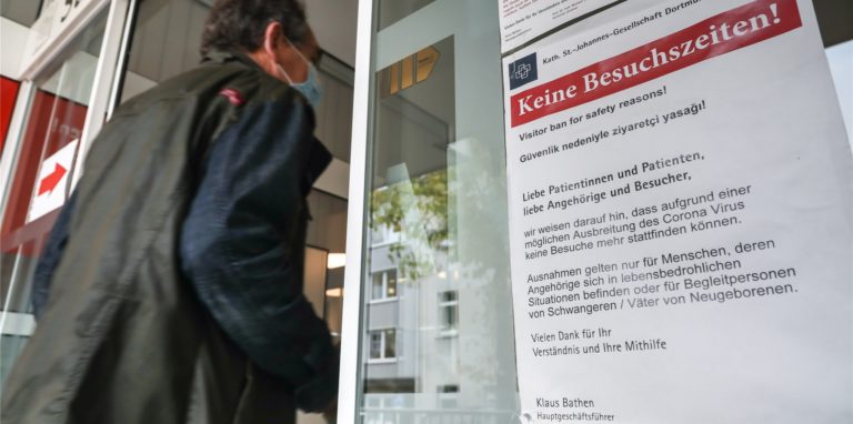 Welche Besuchsregelungen im Johannes-Hospital gelten und welche in den anderen Kliniken in Dortmund – das entscheiden die Krankenhäuser selbst.