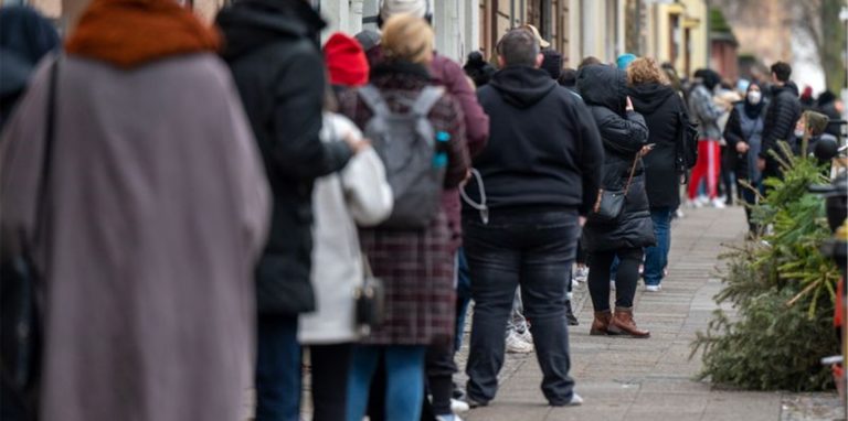 Die Sieben-Tage-Inzidenz ist in Deutschland erstmals über die Marke von 500 gestiegen.