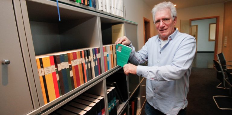 Jürgen Hofmann ist Geschäftsführer von „srt & werbeagentur“ in Holzwickede. Zum Portfolio der Firma gehören zahlreiche Taschenbücher und Kataloge.