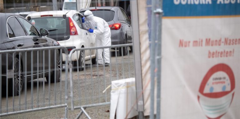 Coronavirus-Erkrankte können sich mit einem zertifizierten, negativen Schnelltest nach sieben Tagen aus der Quarantäne freitesten.