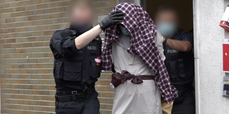 Die Polizei hat den 17-jährigen Tatverdächtigen schnell festgenommen. Der Syrer soll einen Anschlag auf die Hagener Synagoge geplant haben.