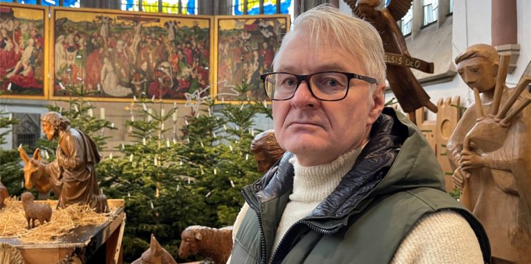 In der Propsteikirche ist am Montag (17.1.) mutmaßlich ein Feuer gelegt worden. Küster Adam-Johannes Ohsadnik verhinderte Schlimmeres.