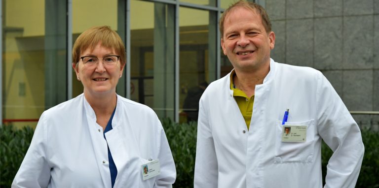 Dr. Donat Romann, Chefarzt der Gynäkologie, und Sabine Sevinchan, Ärztin im St. Marien Hospital, würden sich wünschen, dass mehr Mädchen und Jungen gegen die HP-Viren geimpft werden.