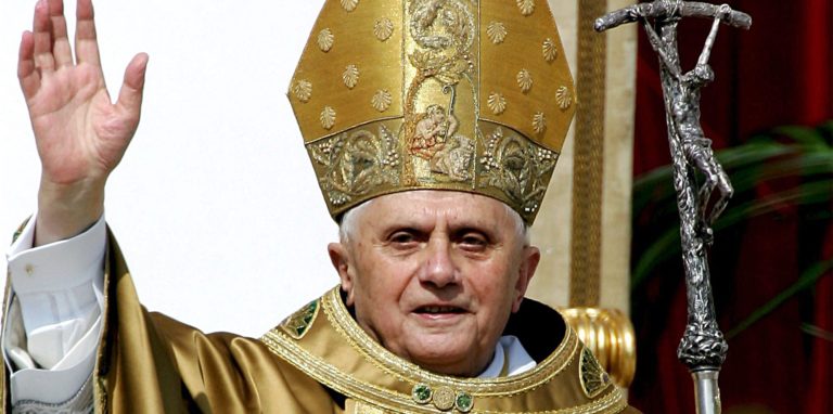 Auch gegen Papst Benedikt XVI. erhebt das neue Missbrauchs-Gutachten aus München schwere Vorwürfe. Der reagiert mit der Ankündigung, er wolle für die Opfer beten. Für unseren Kommentator ist nicht nur das eine Ungeheuerlichkeit.