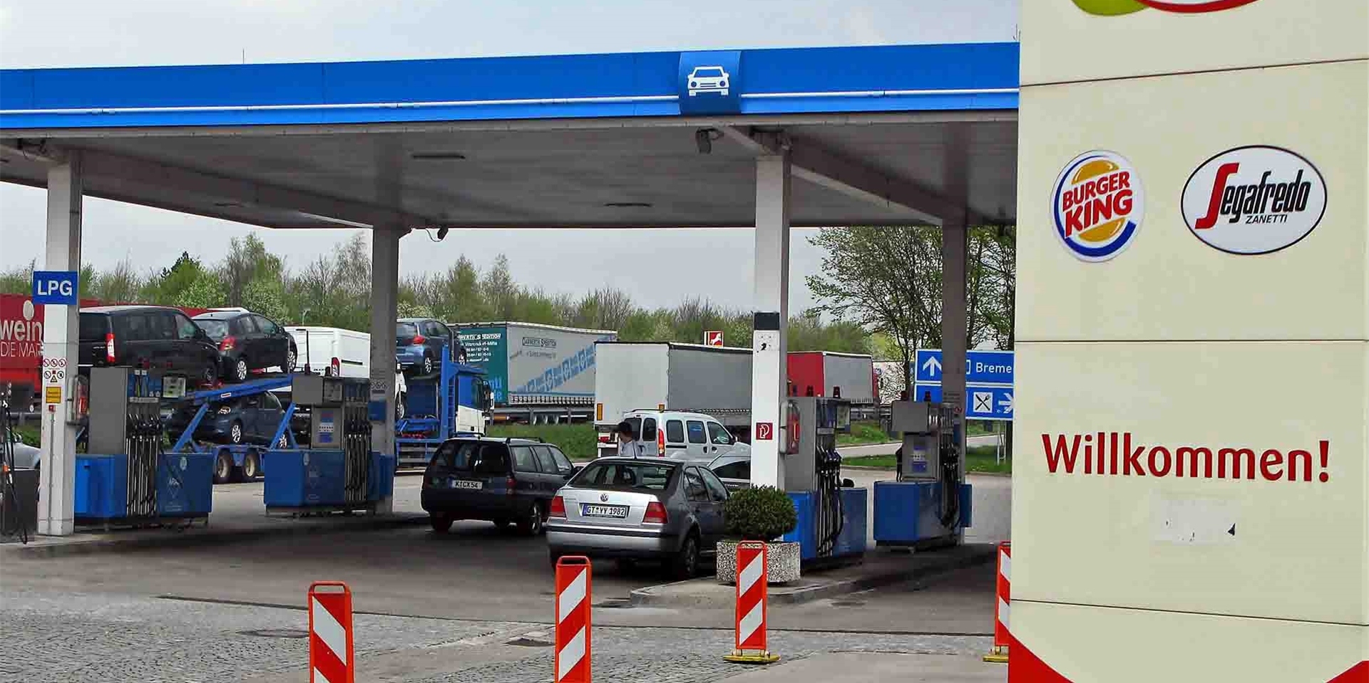 Die 18-Jährige hatte ohne Schutzmaske den Verkaufsraum der A1-Tankstelle Lichtendorf-Süd betreten.