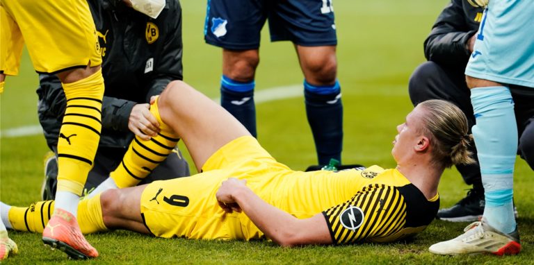 Borussia Dortmund will Erling Haaland noch weiter untersuchen. Der BVB-Stürmer klagt über „muskuläre Probleme“.