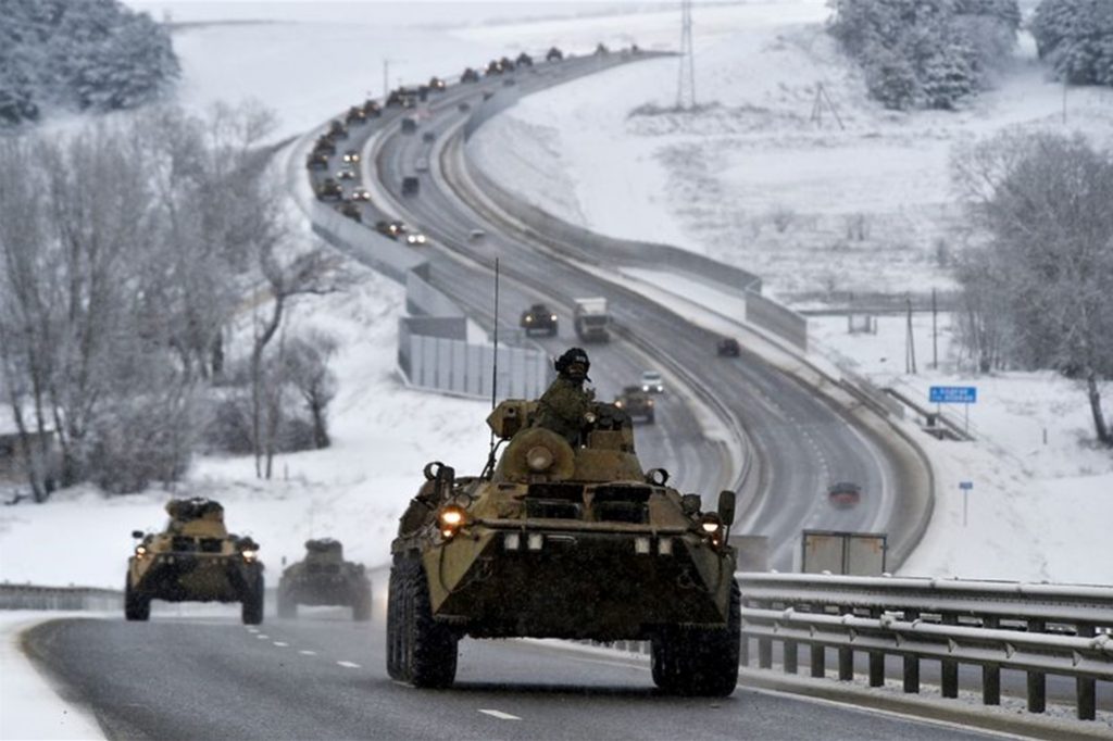 Säbelrasseln oder echte Bedrohung? Russland hat Truppen mit Panzern und anderen schweren Waffen im Grenzgebiet zur Ukraine zusammengezogen.
