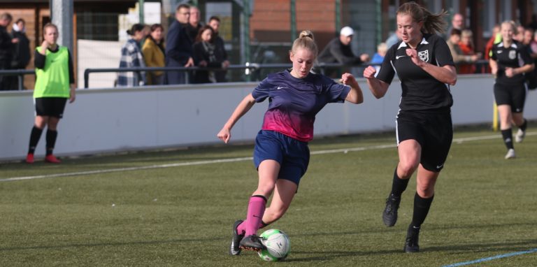 Sophie Waßmann (l.) ist beim PSV Bork zweitbeste Torjägerin.