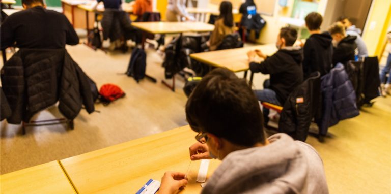 Viele Infektionsfälle: Viele weitere Schulen in Dortmund werden geschlossen (Symbolbild).