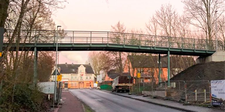 Die neue Radfahrer- und Fußgängerbrücke an der Bahnstraße wurde erst Anfang des Jahres eröffnet, jetzt ist sie erstmal gesperrt.