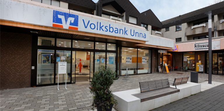 Die Volksbank-Filiale wurde im April 2022 geschlossen und als Automatenstandort weitergeführt.