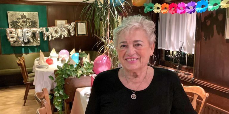 Für den halbrunden Geburtstag der Wirtinnen-Legende Milica „Cica“ Mihelj waren die Räume ihres Restaurants Haus Pferdekämper am Donnerstag (27.1.) festlich mit Girlanden und Luftballons geschmückt.