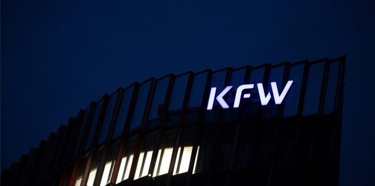 Das bereits im November vergangenen Jahres angekündigte nahende Ende der Effizienzhaus-55-Neubauförderung hat zu einem beispiellosen Ansturm auf die Förderung geführt.