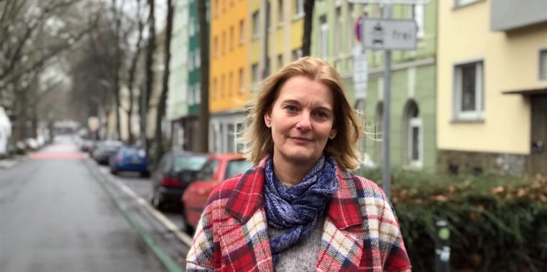 Cornelia Fröhlich ärgert sich – nicht über die 25 Euro Strafe für das Falschparken am Radschnellweg Ruhr (RS1), sondern über etwas anderes.