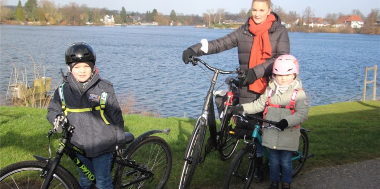 Ausflug zum Ternscher See: Carina König und ihre Kinder Ella und Moritz haben eine Radtour von Olfen nach Selm gemacht.