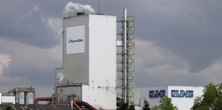 Die Ursachensuche für die seltsamen Laute am Abend führt zu Aurubis an der Kupferstraße in Lünen.
