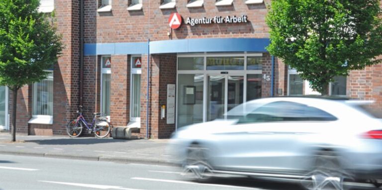 Wieder normal geöffnet, obwohl das Team weiterhin Ausfälle zu beklagen hat: die Agentur für Arbeit an der Münsterstraße in Lünen.
