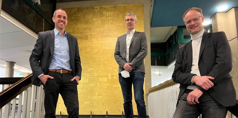 Markus Engelmann (l.), Vorstand der Dietz AG, und André Verrieth (M.), der Projektmanager, sind optimistisch, bei der Suche für einen Nutzer der südlichen Fläche des Steag-Geländes ein namhaftes Unternehmen zu finden. Auch Köster, Prokurist bei Hagedorn, sieht das so.