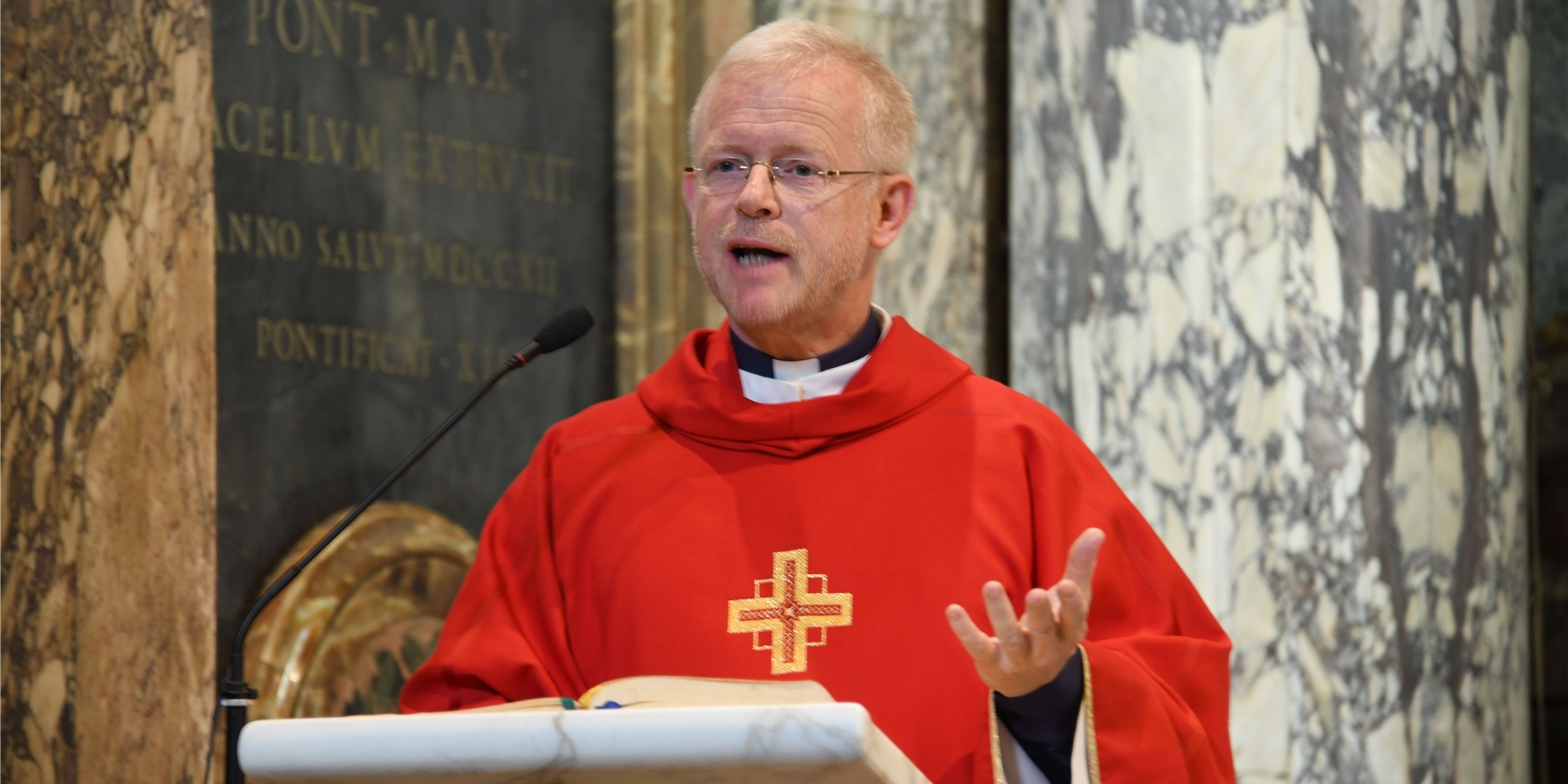 Der Moraltheologe Prof. Dr. Peter Schallenberg sagt: „Ohne Zweifel: Es braucht eine staatliche Kommission der transparenten Aufarbeitung des Missbrauchs und der Entschädigung der Opfer und zugleich des neuen Anfangs in der guten Tradition der apostolischen Kirche.“