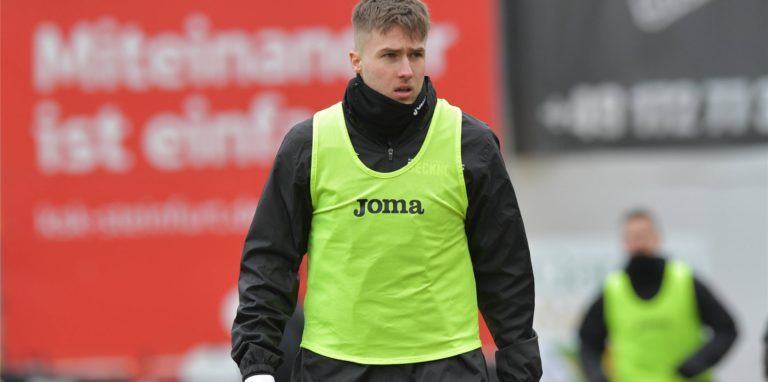 Joel Grodowski stand erstmals im Kader des SC Verl.