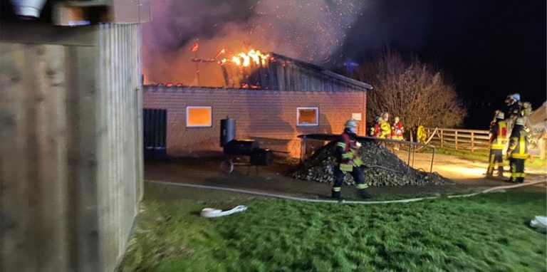 An der Herberner Straße in Ascheberg ist am frühen Sonntagmorgen (13. Februar) eine Scheune in Flammen aufgegangen.