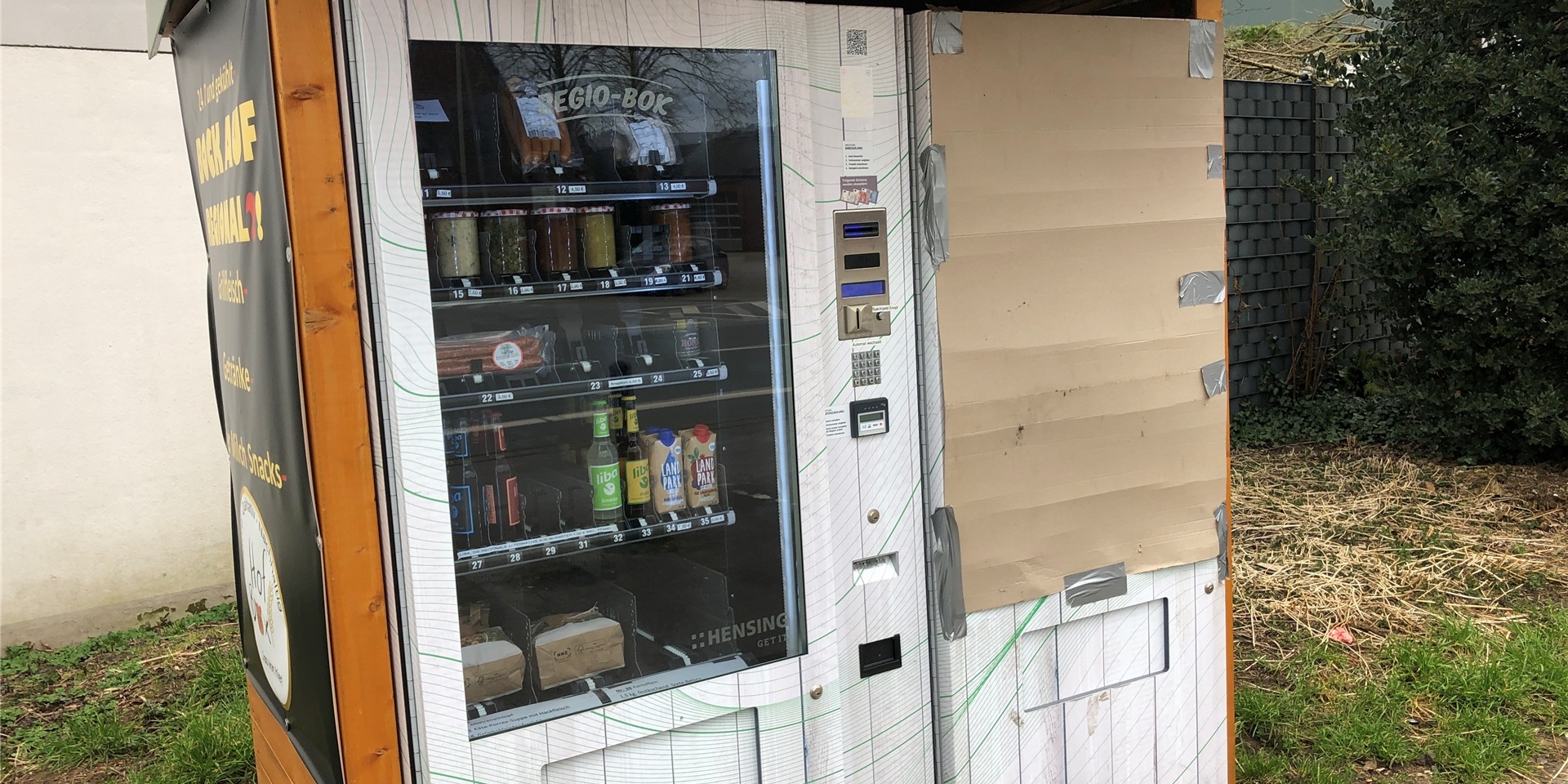 Die Hofbox in Selm mit zugeklebter Scheibe