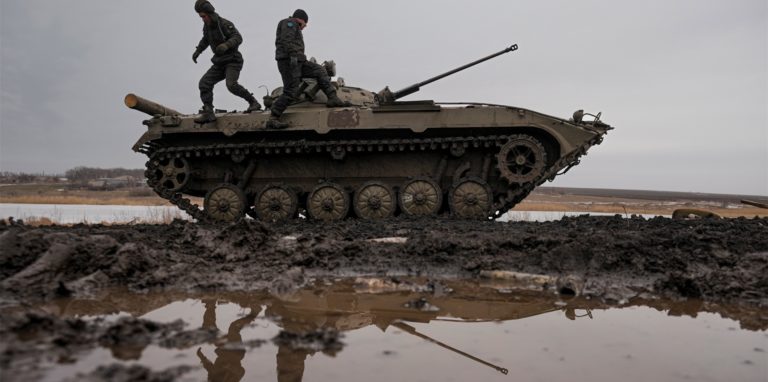 Der Aufmarsch russischer Truppen an der ukrainischen Grenze sorgt im Westen seit Wochen für Ängste vor einem möglichen Angriff Moskaus auf die Ukraine, was der Kreml dementiert.
