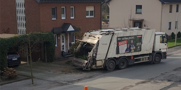 Ein Fahrzeug der Wirtschaftsbetriebe Lünen war an einem Samstag im Februar in Selm im Einsatz.