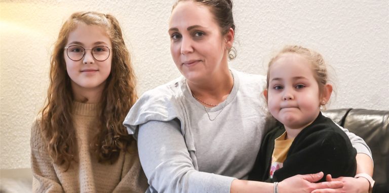 Julia Demirayak und ihre Töchtern Ayda (l.) und Nisa
