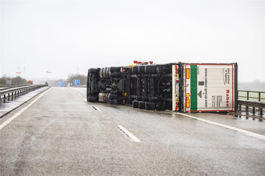 Der Sturm hatte auch starke Auswirkungen auf den Verkehr in NRW. Der Sturm hatte auch starke Auswirkungen auf den Verkehr in NRW.