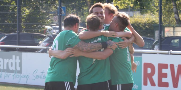 Jubel bei GS Cappenberg: Ein wichtiges 3:0 gab es im Abstiegskampf gegen den SuS Kaiserau II.