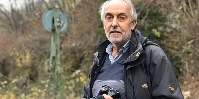 Johannes Glöckner hat seinen Roman „Entgleisungen im Bahnwald“ mit seinen eigenen Fotos bebildert.