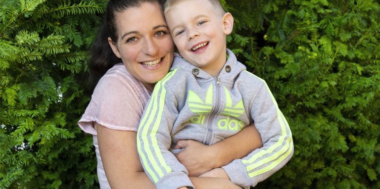 Daniela Sniezyks Sohn Levin freut sich, dass er die Mama in den eigenen vier Wänden jetzt wieder ganz exklusiv hat.