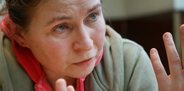 Elena Volkova ist Russin und vor knapp neun Jahren nach Deutschland gekommen. Sie ist davon überzeugt, dass die meisten ihrer Landsleute nicht hinter dem Überfall auf die Ukraine stehen.