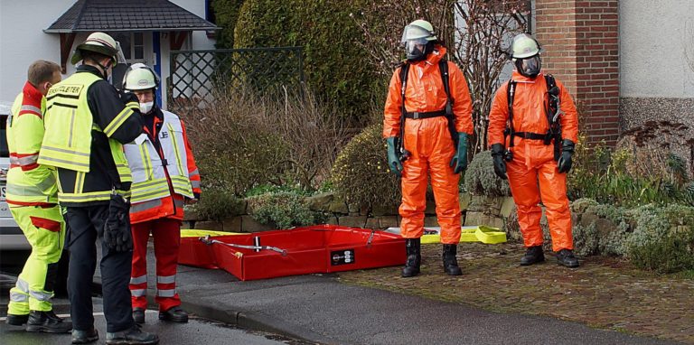 ABC-Einsatz in Königsborn: Im Keller eines Hauses war am Freitagvormittag (25. Februar) eine Chemikalie ausgetreten.