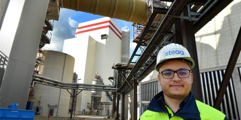 Osman Tan aus der Bretagne arbeitet zurzeit im Steag-Team auf dem Trianel-Kraftwerk an der Frydag-Straße in Lünen.