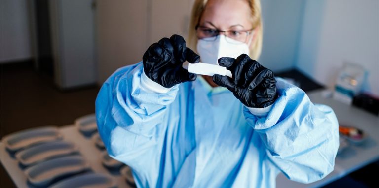 In der Gemeinde Ascheberg haben sich zu Montag 67 weitere Menschen mit dem Coronavirus infiziert.