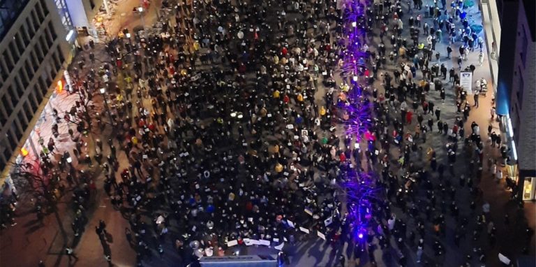 Wie in vielen Städten in Deutschland wollen auch die Menschen in Lünen ein Zeichen für Frieden und Demokratie setzen.