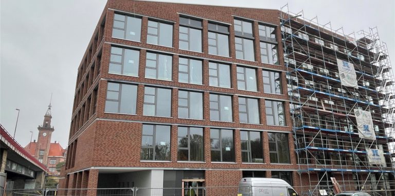 Spätestens April 2022 soll der „Leuchtturm“ genannte Neubau an der Speicherstraße in Betrieb gehen.