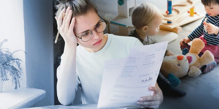 Steuern und Familie: Was steuerlich machbar ist und was nicht, kann ganz schön kompliziert zu durchblicken sein. Unser Familien-Steuerexperte gibt Eltern Tipps, was sie bei der Steuererklärung beachten können.