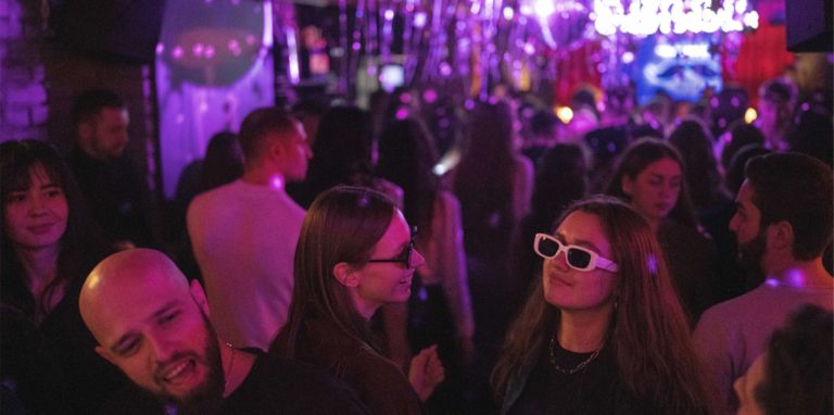 Die Clubs und Kneipen in NRW dürfen ab dem 4. März wieder öffnen.
