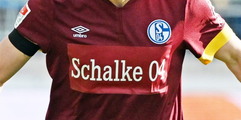 Bereits am Samstag im Zweitligaspiel gegen den Karlsruher SC spielen die Schalker wegen dem Krieg in der Ukraine ohne den Schriftzug vom ehemaligen Hauptsponsor Gazprom auf den Trikots. Nun hat sich S04 auch offiziell von Gazprom getrennt.